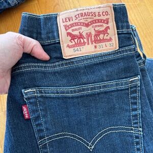 Like new!!!!!  Levi's 541 31x32. Blue Denim Jeans